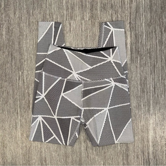Beyond Yoga Geometric Leggings - Picture 1 of 5